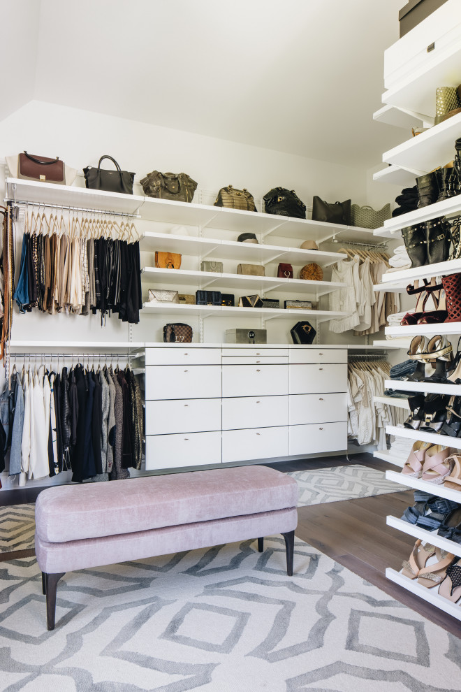 Inspiration for a contemporary storage and wardrobe in Chicago.