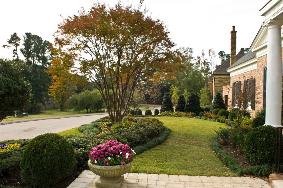Louisiana Elegance Traditional Landscape Nashville by Gurley's