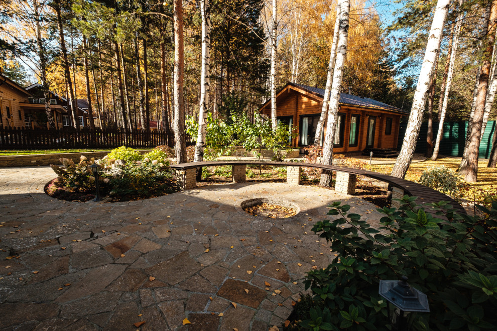 У леса на опушке