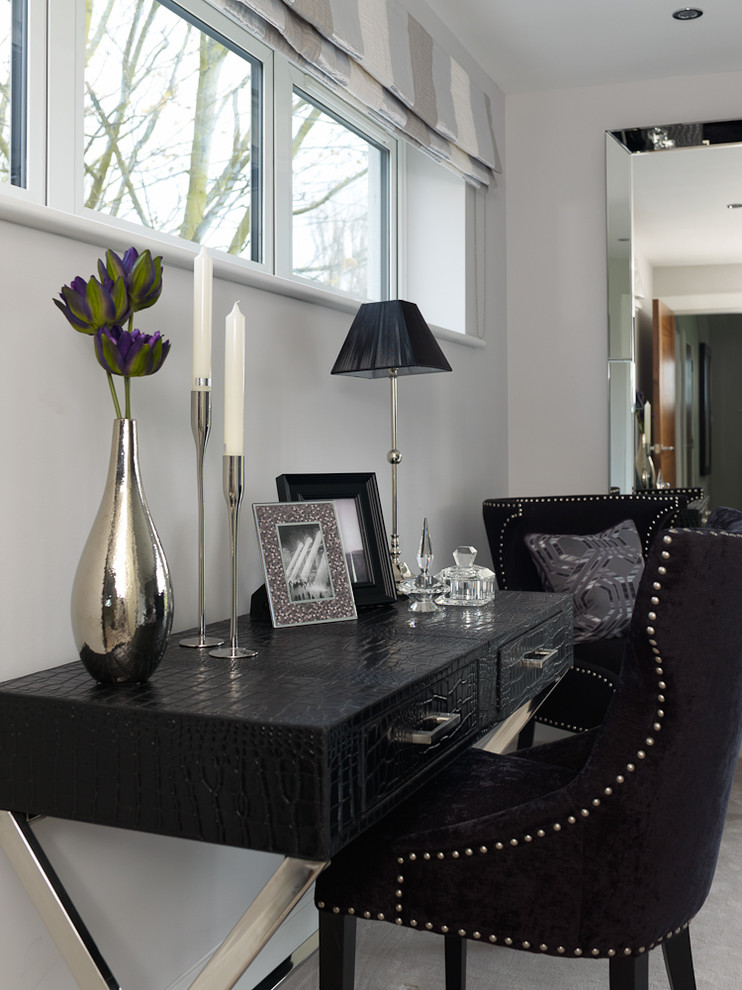 Cette image montre une maison design.
