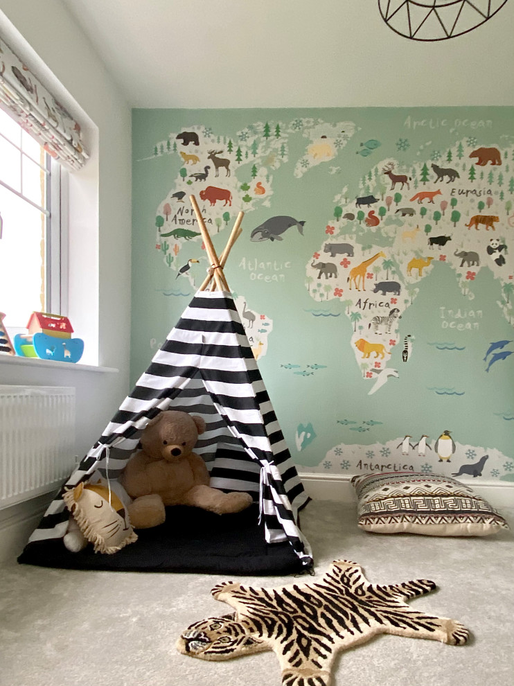 Foto på ett funkis könsneutralt barnrum kombinerat med lekrum och för 4-10-åringar, med vita väggar