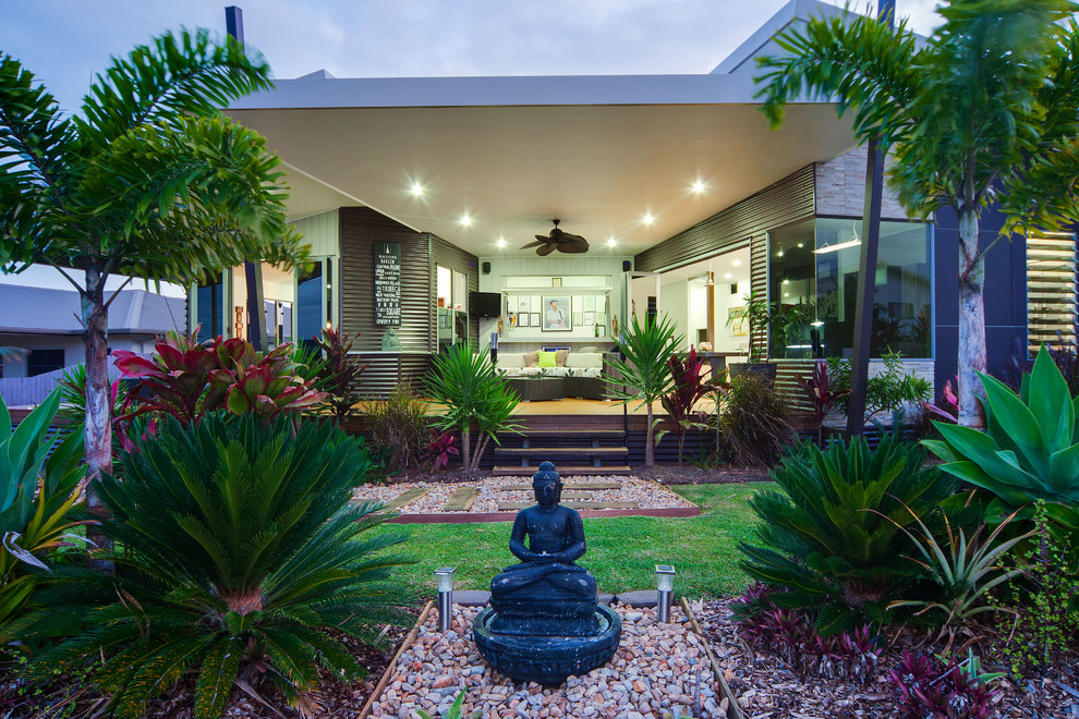 This is an example of a contemporary exterior in Cairns.