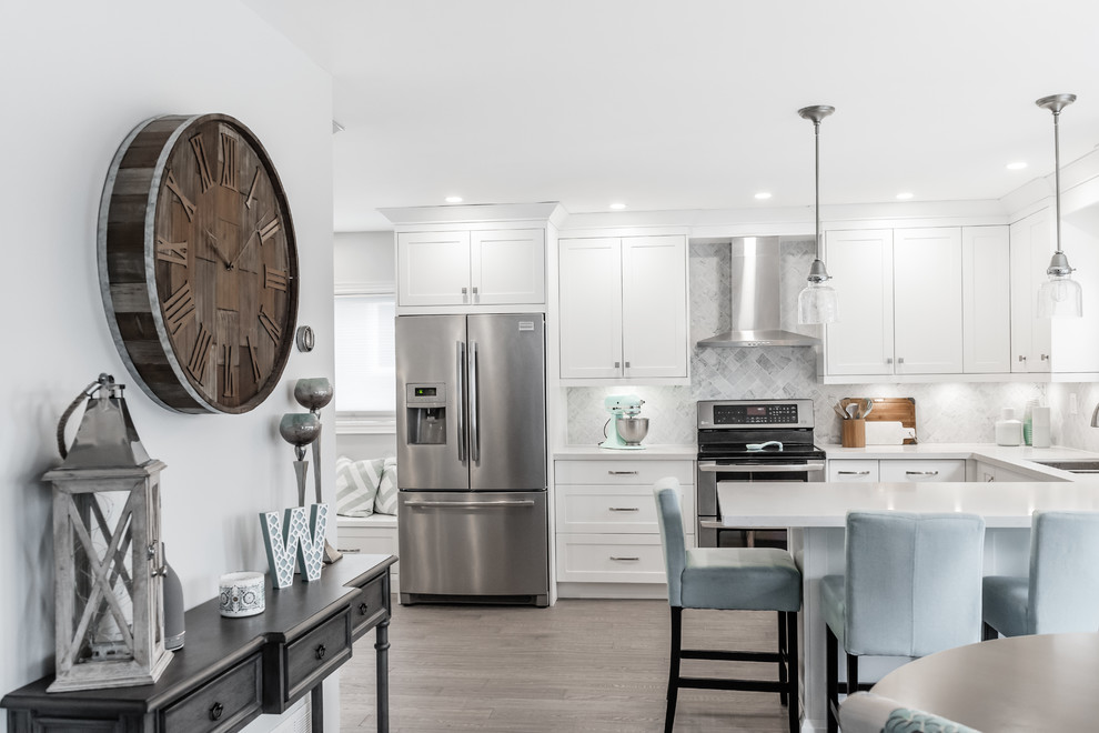 Transitional home design photo in Toronto