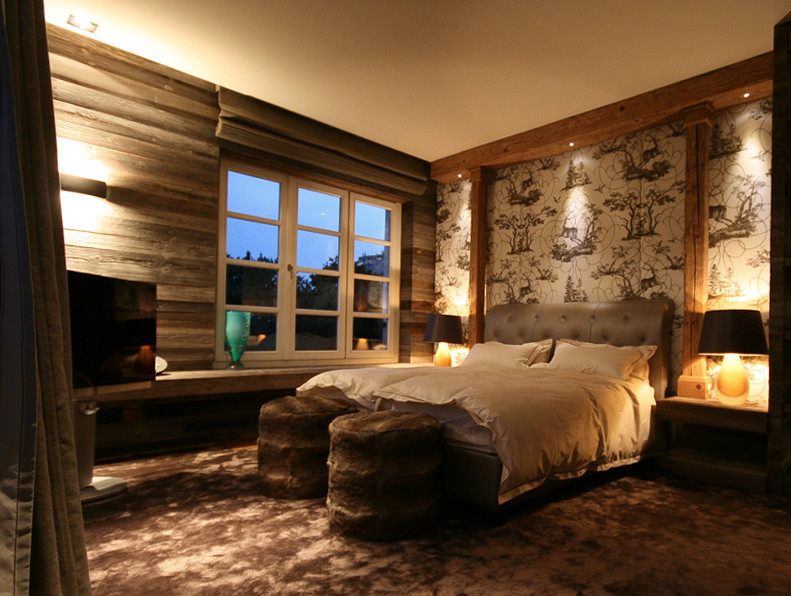 Design ideas for a large country master bedroom in Munich with carpet and no fireplace.