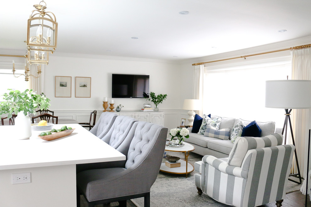Inspiration for a transitional home design remodel in Toronto