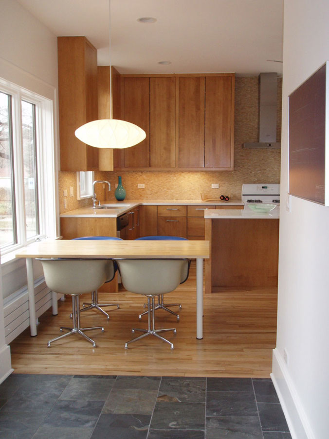 Kitchen - kitchen idea in Chicago