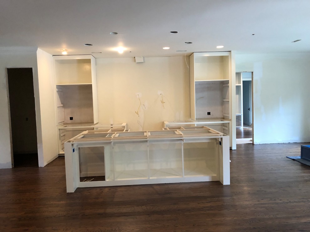 Kitchen - transitional kitchen idea