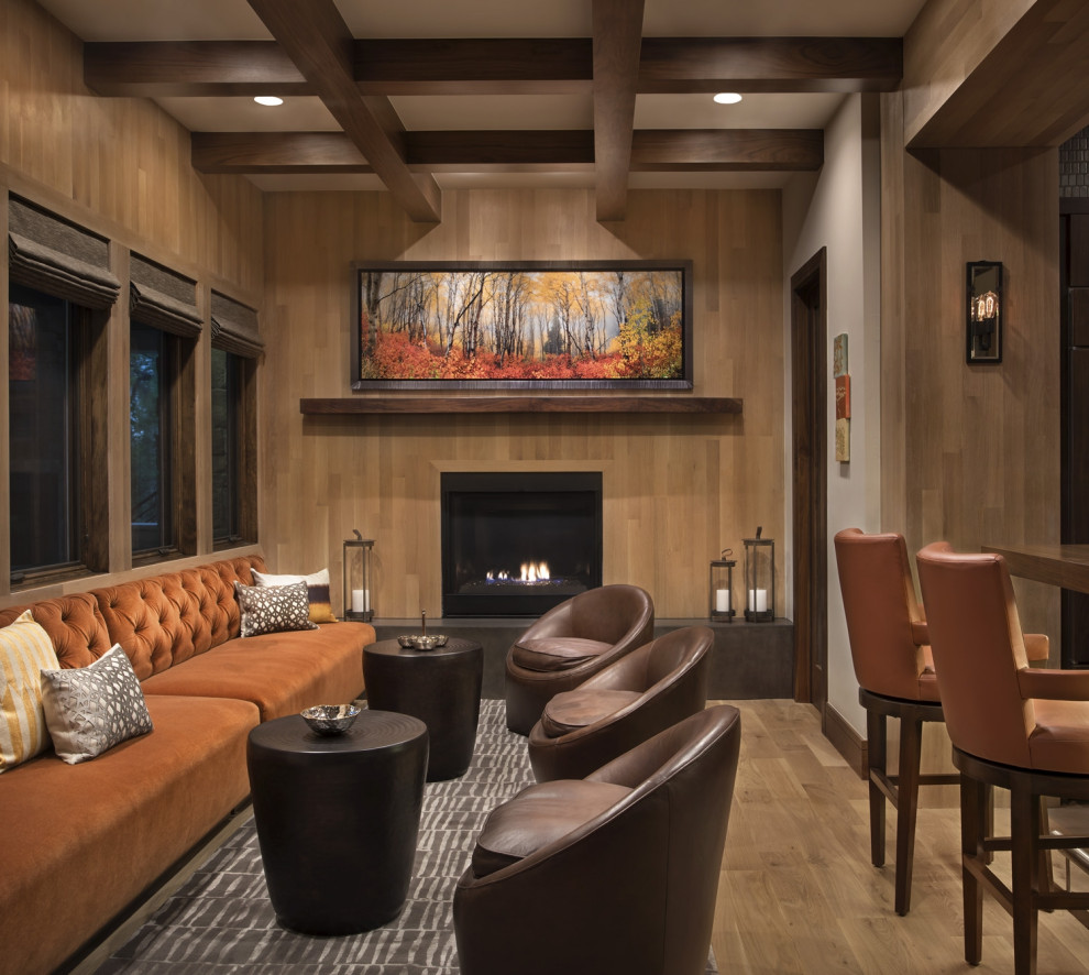 Mittelgroßes, Fernseherloses, Abgetrenntes Modernes Wohnzimmer mit braunem Holzboden und Kamin in Denver