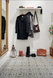 Example of a transitional entryway design in St Louis