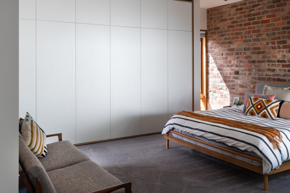 This is an example of a midcentury bedroom in Canberra - Queanbeyan.