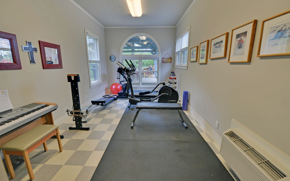 Photo of a traditional home gym in Atlanta.