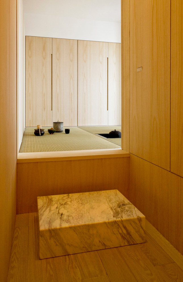 Design ideas for a contemporary home design in Tokyo Suburbs.