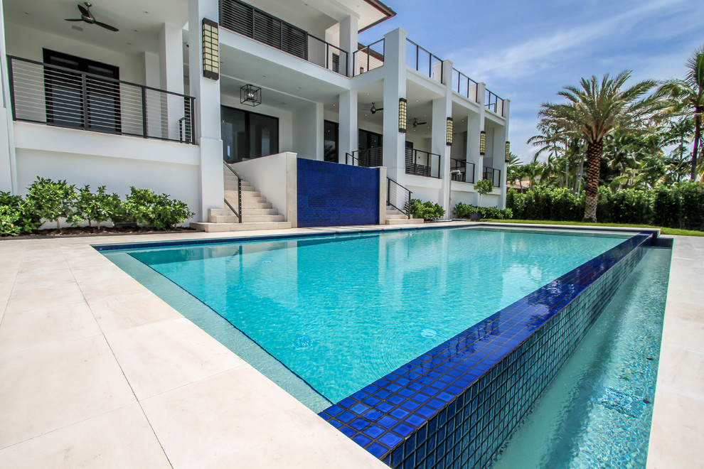 Photo of a modern pool in Miami.