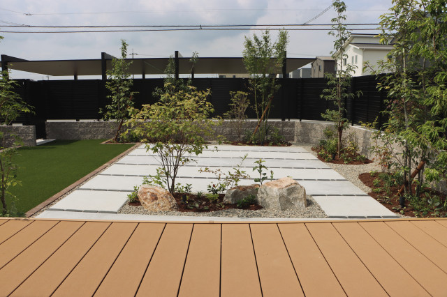 ＃050　奥へと誘う moderno-terraza-y-balcon