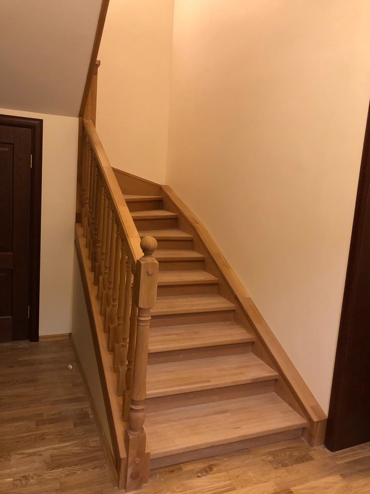 Классическая деревянная лестница