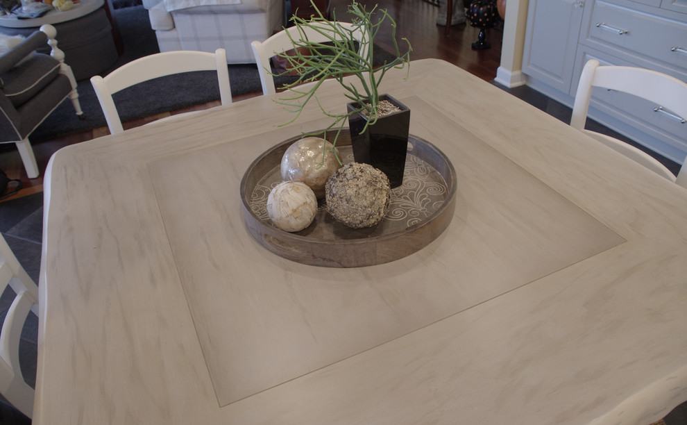 Example of a large transitional kitchen design