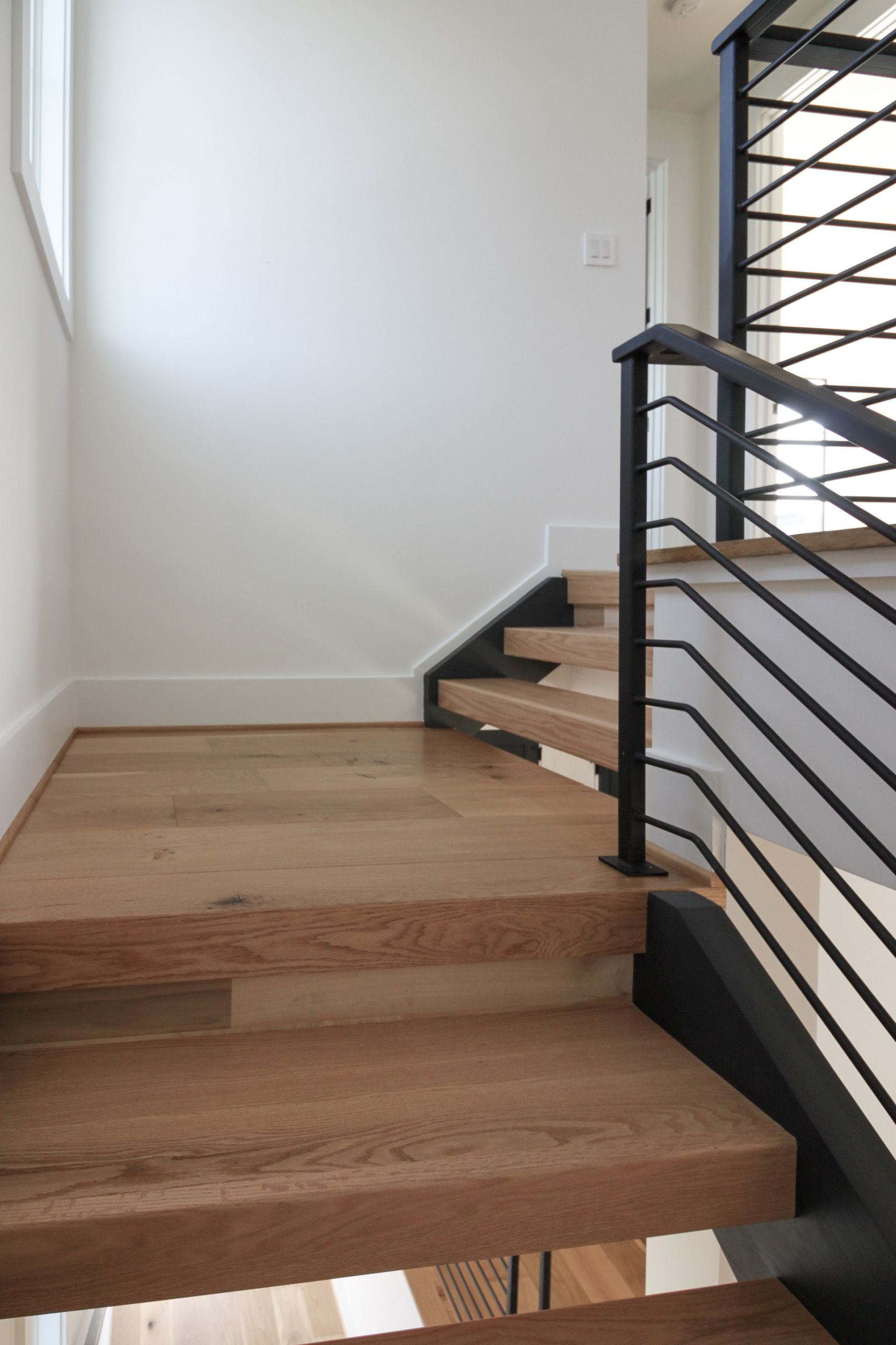 85_Sleek Three-Quarter Turn Multilevel-Staircase, McLean VA 22101