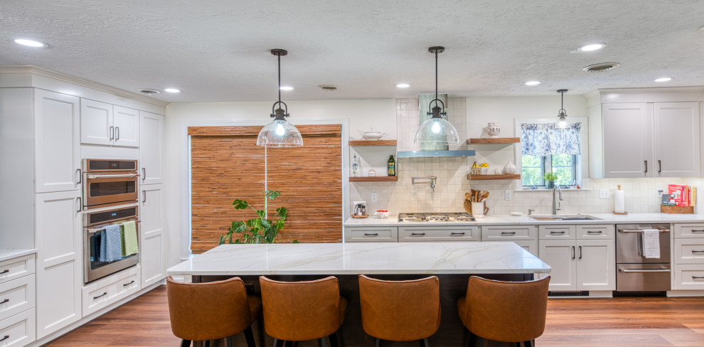 Kitchen - transitional kitchen idea