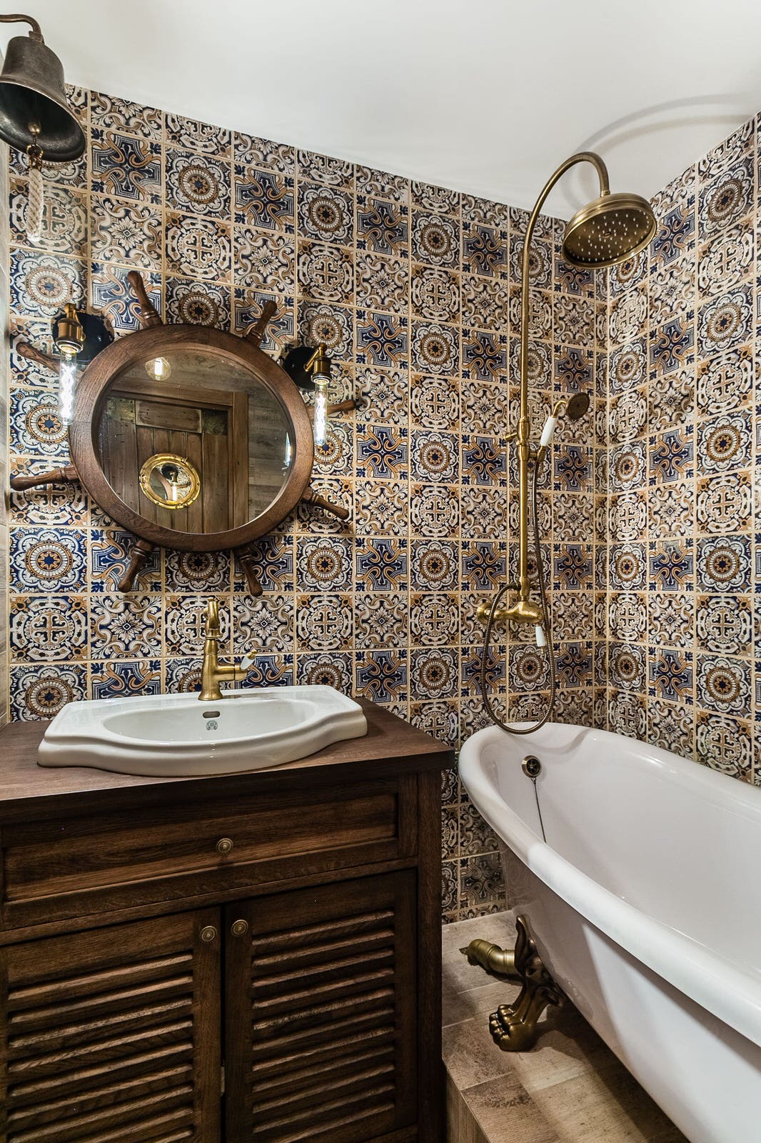 Первая остановка "Полярная станция"