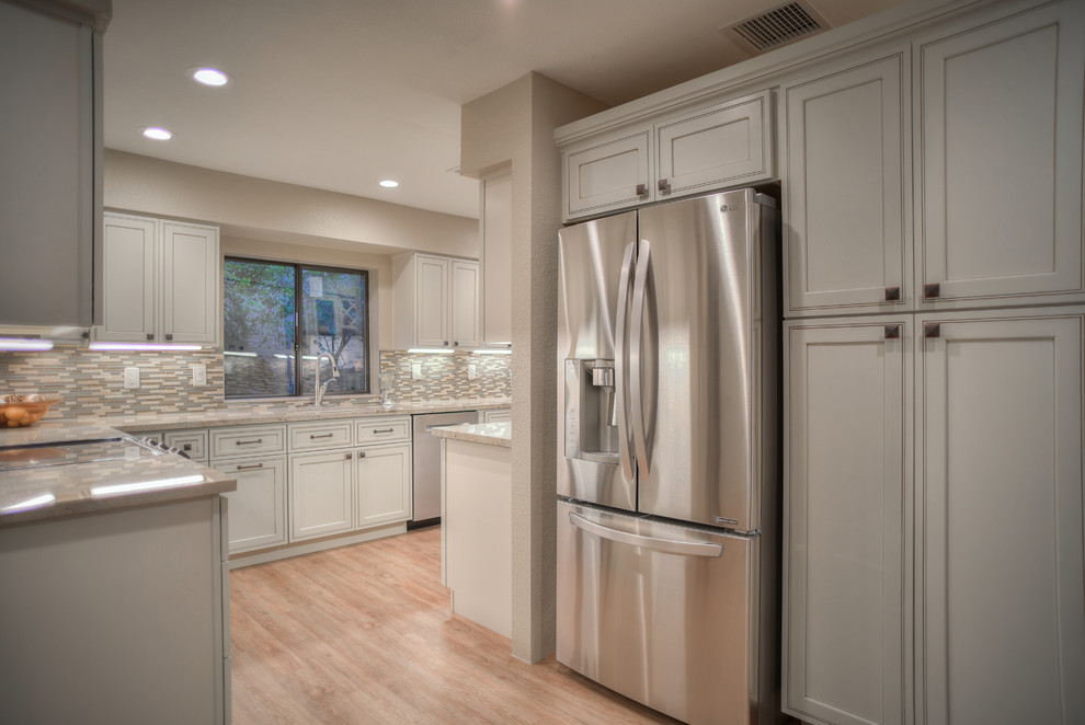 Transitional kitchen photo in Phoenix