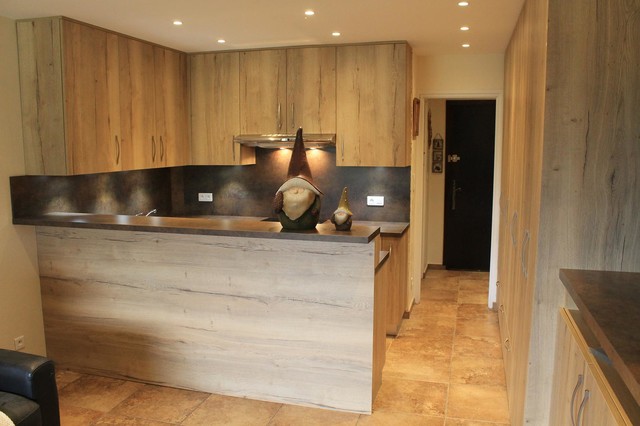 Cuisine ch&ecirc;ne halifax dans chalet rustic-kitchen