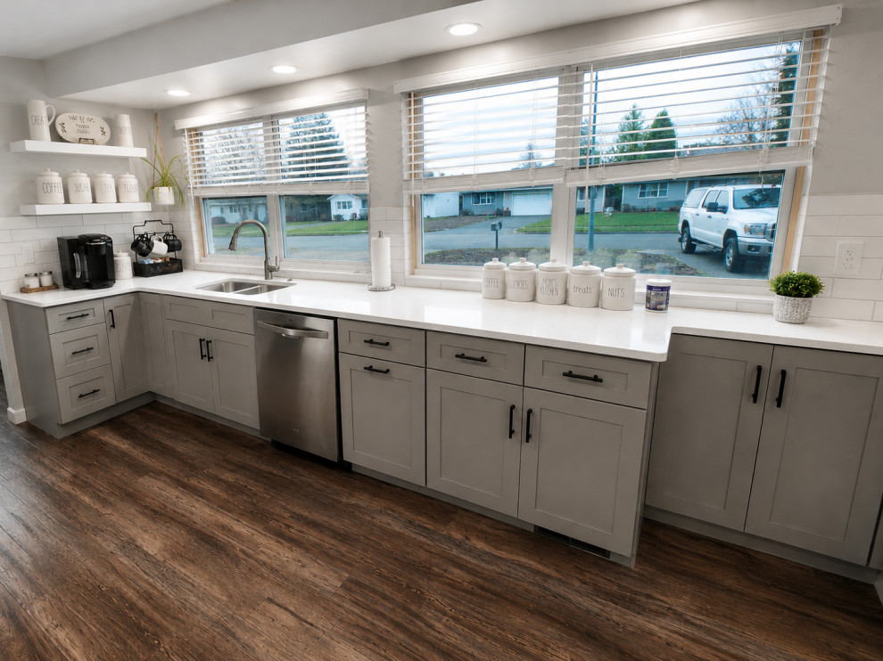 Jackson / White & Grey Shaker Kitchen