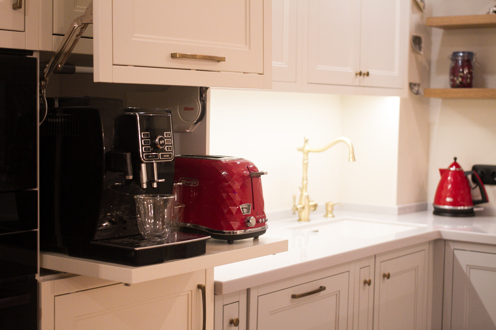 Бело-серая кухня в Москве