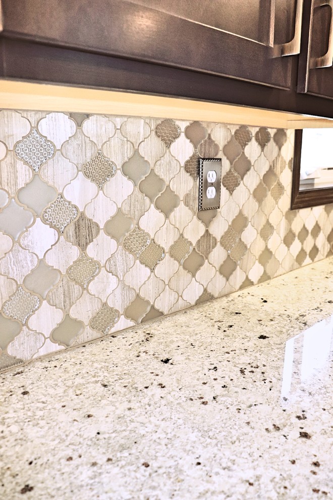 Transitional home design photo in Cedar Rapids