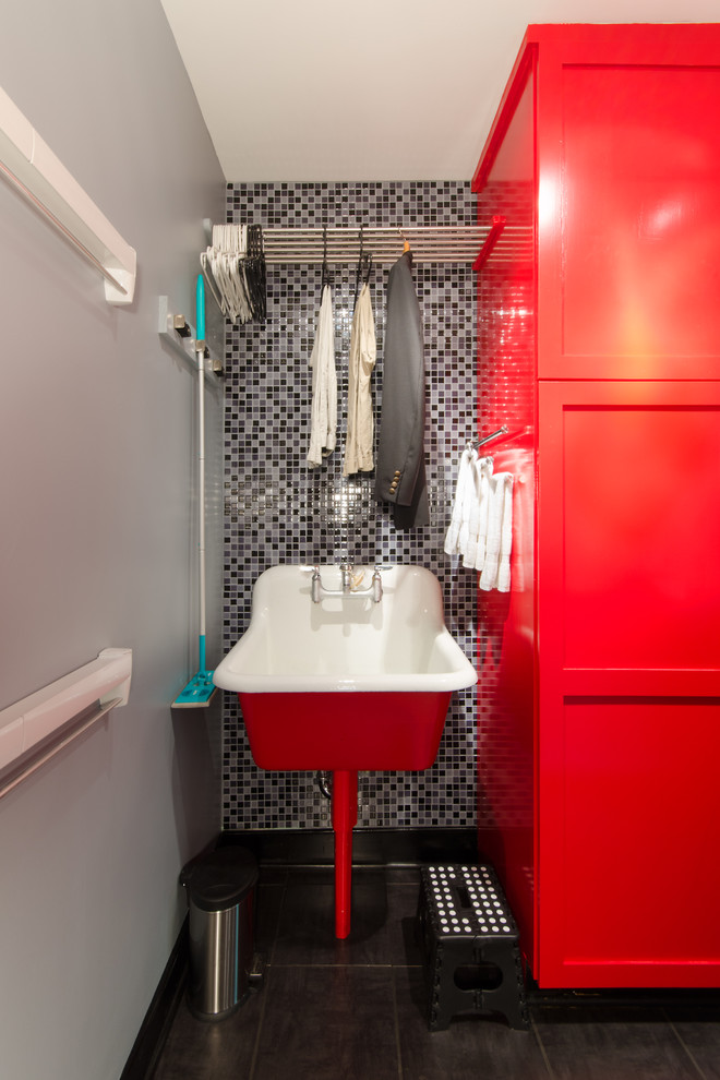 This is an example of a contemporary laundry room in Richmond.