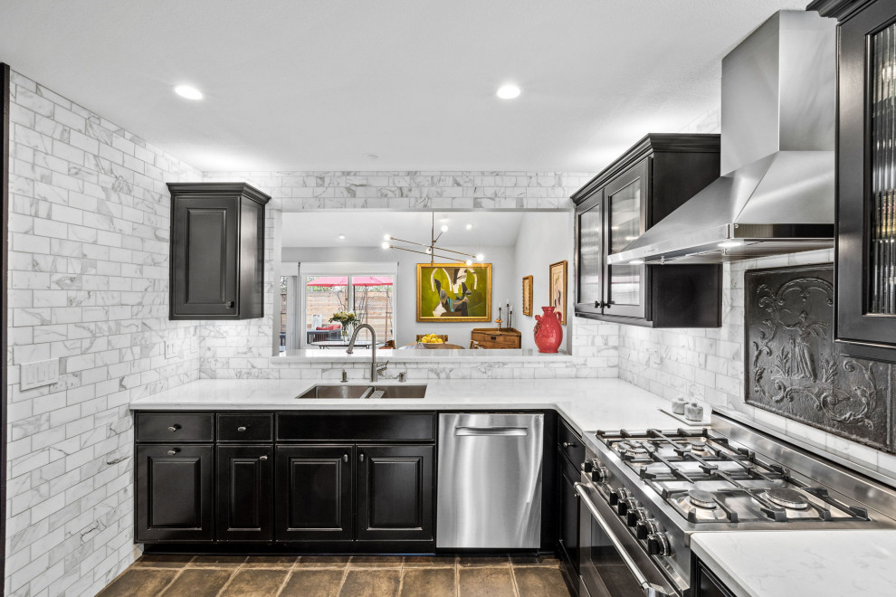 Kitchen - transitional kitchen idea in Orange County
