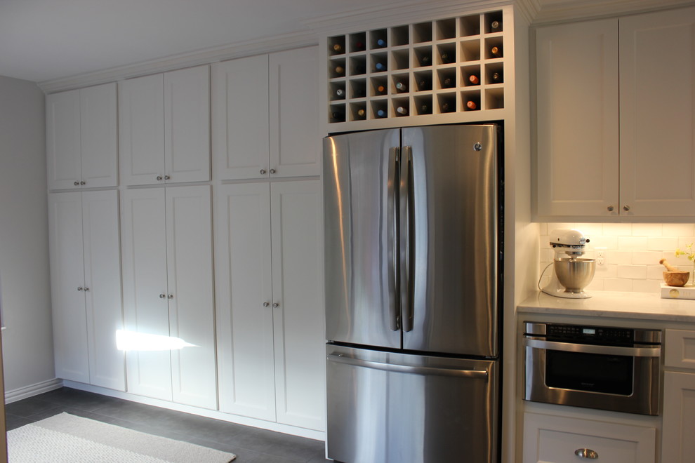 Inspiration for a transitional kitchen remodel in Dallas