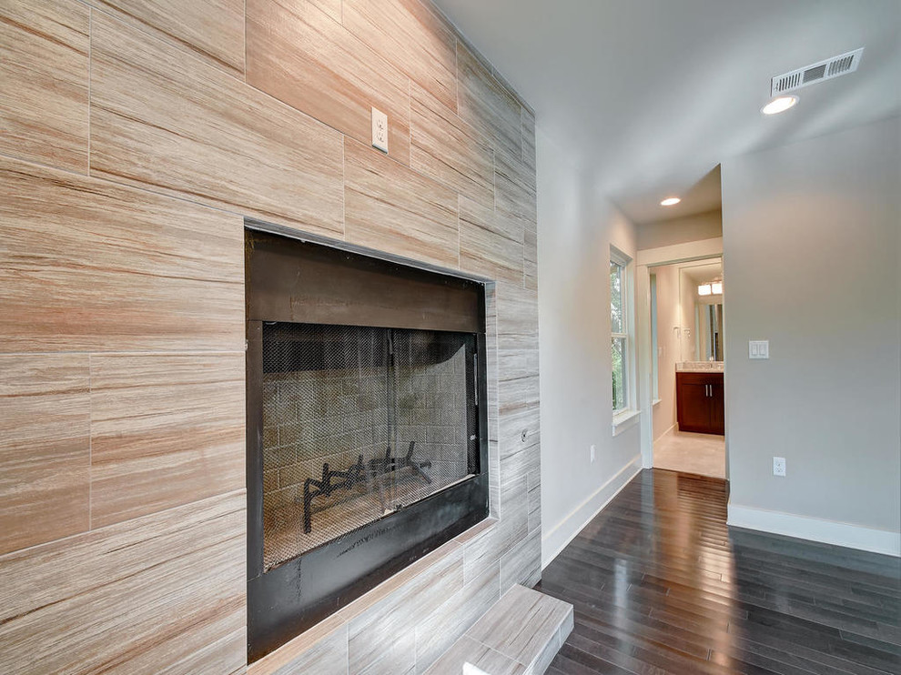 Transitional home design photo in Austin