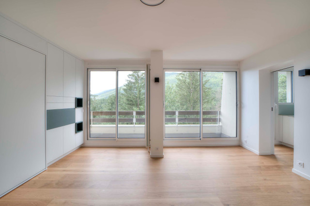 R&eacute;novation compl&egrave;te d'un studio de 37 m&sup2; contemporary-living-room