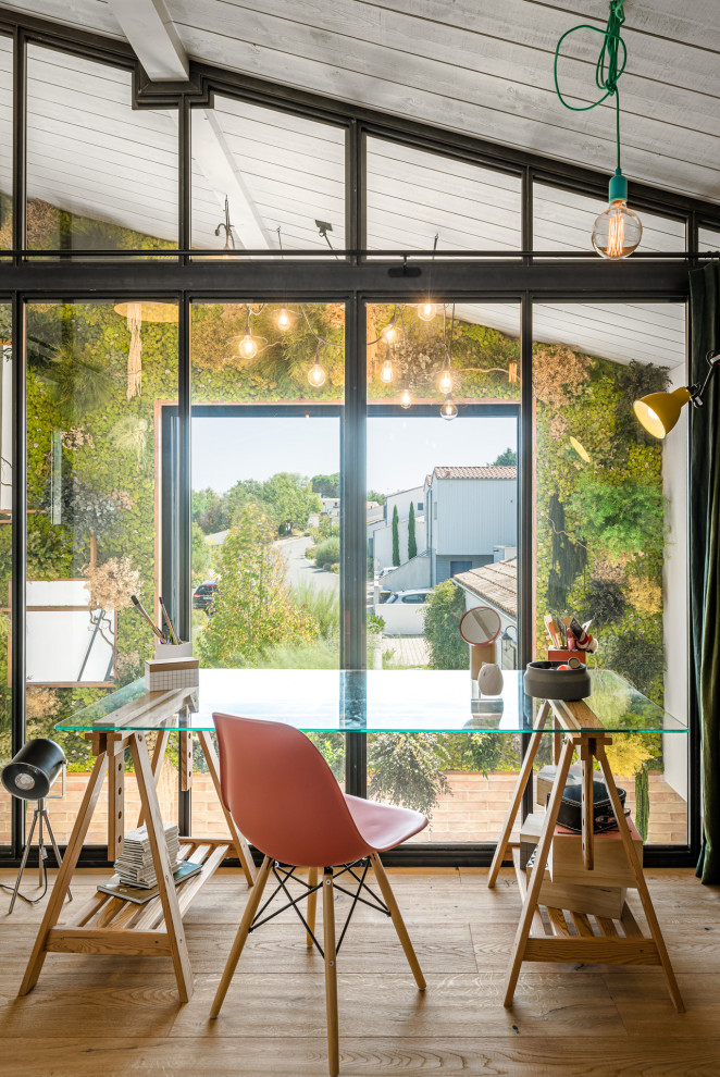 Cette photo montre un bureau industriel.