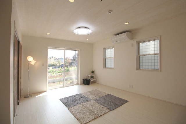 プロヴァンス風な外観の住まい moderne-salle-de-sport