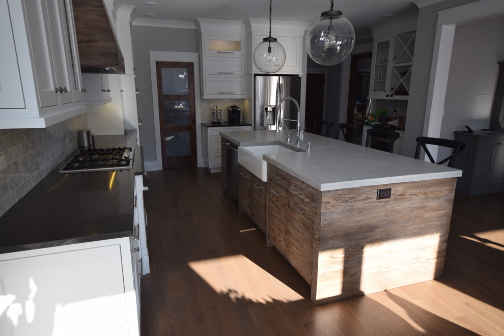 Example of a transitional kitchen design in Chicago