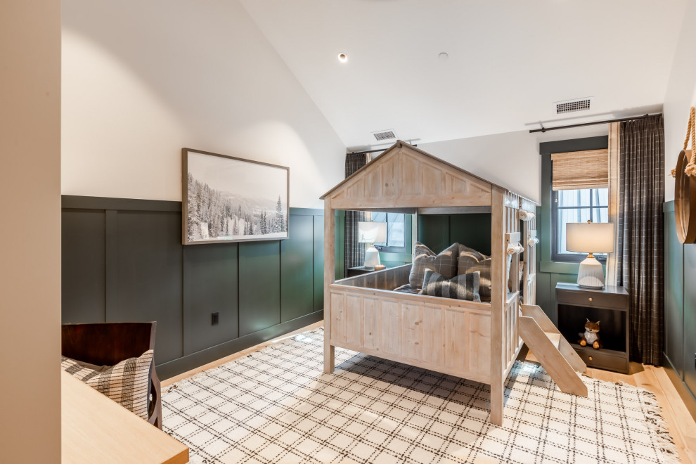 Front Range Farmhouse - Mountain cabin style kids bedroom