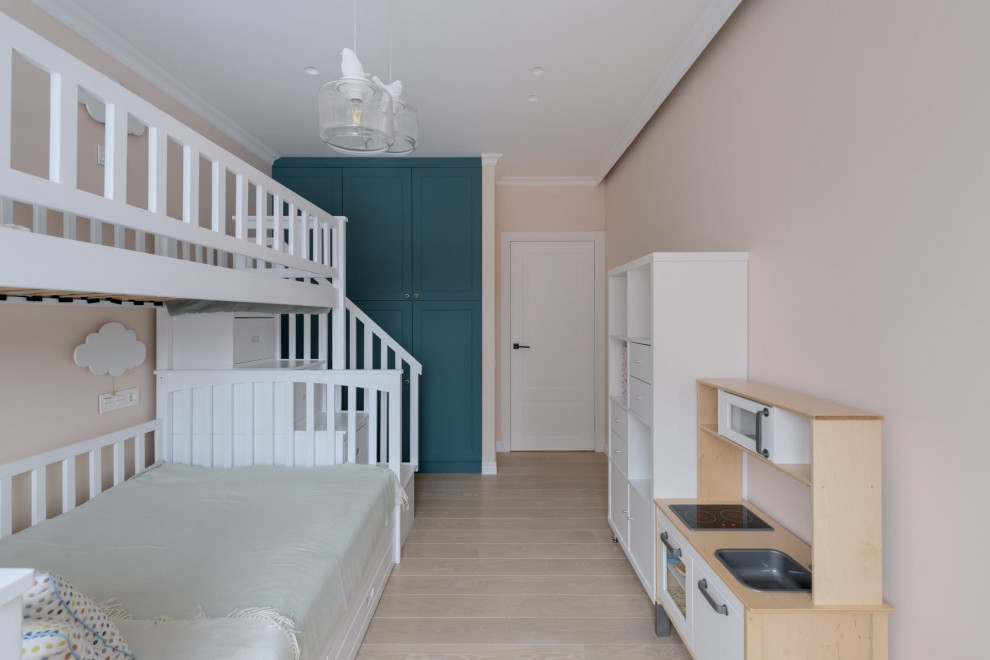 Neoclassicism in the interior of the apartment