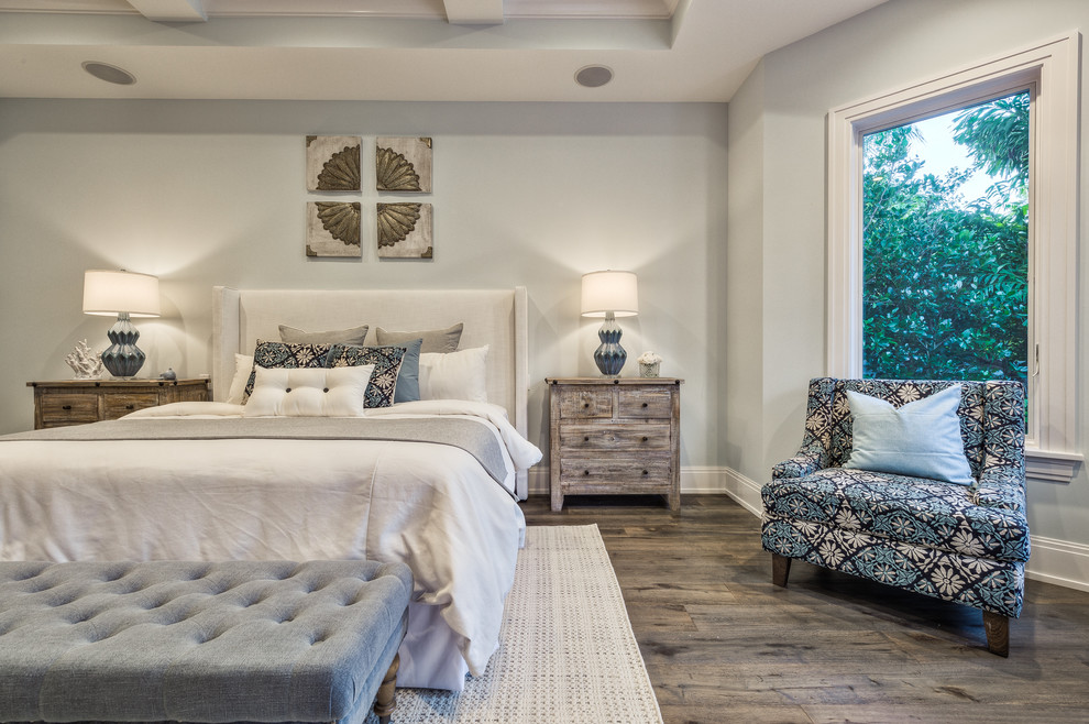 Example of a transitional home design design in Miami