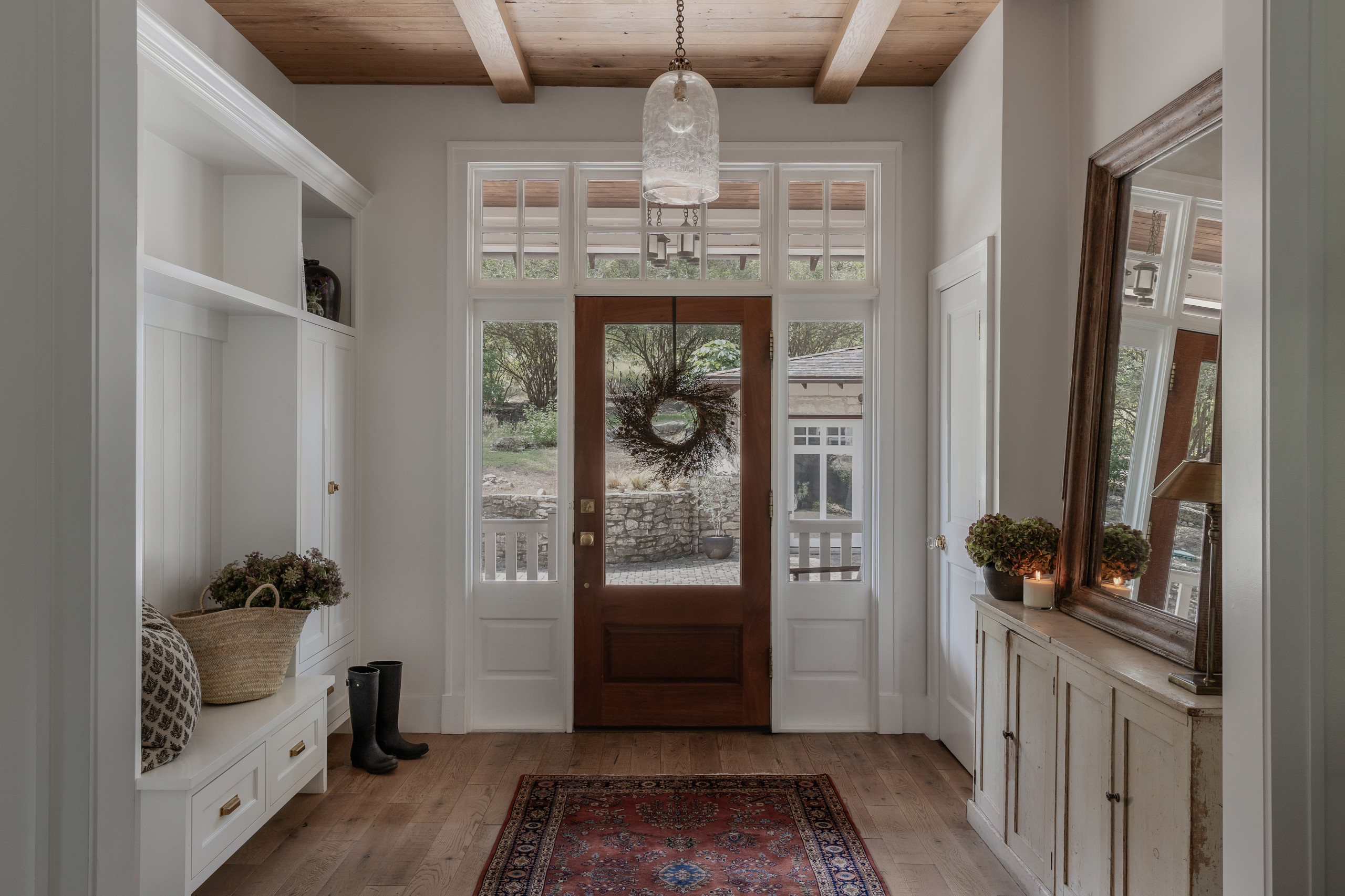 Key Entryway Dimensions for Homes Large and Small, image size:2560x1706