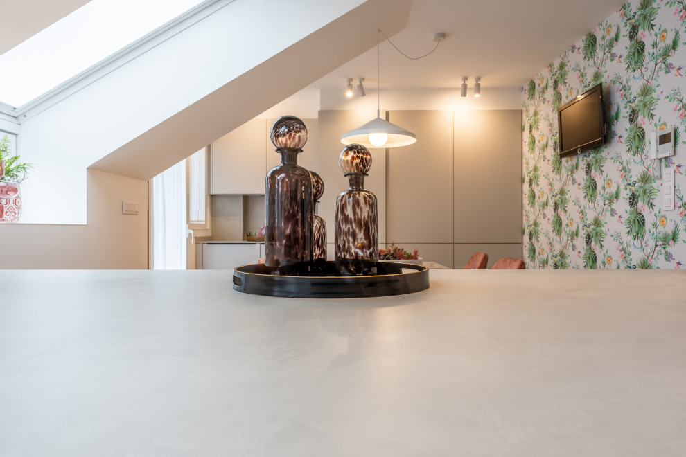 Atico "capricho" con algunos muebles de familia.