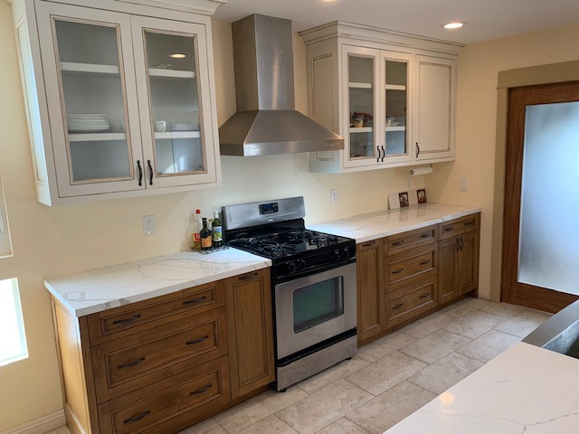 Transitional kitchen photo in Orange County