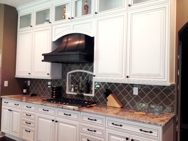 Transitional home design photo in Indianapolis