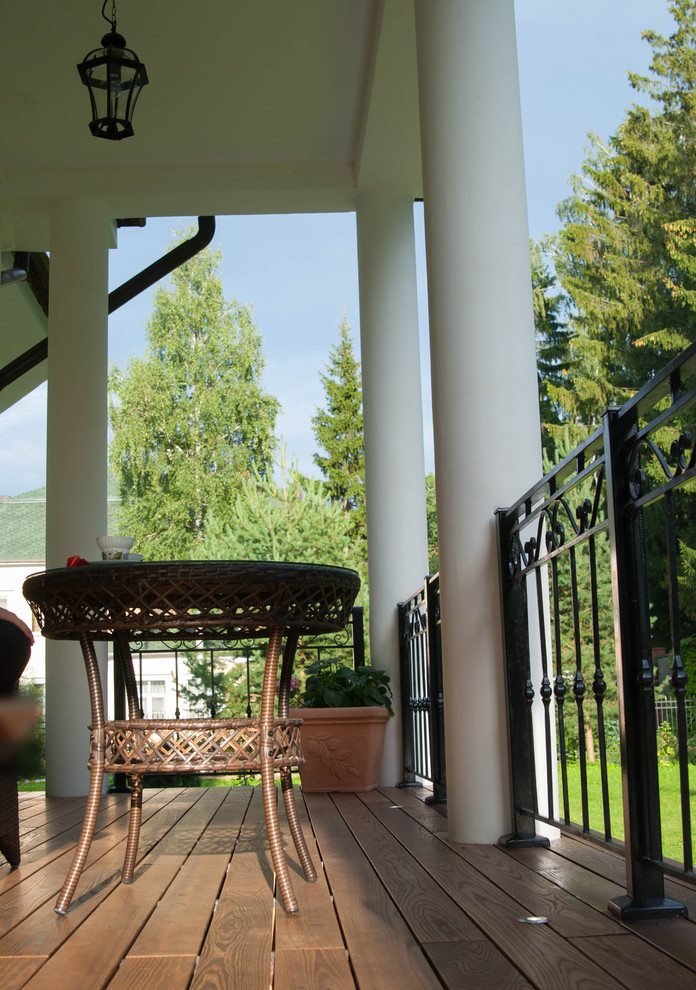 Веранда загородного дома