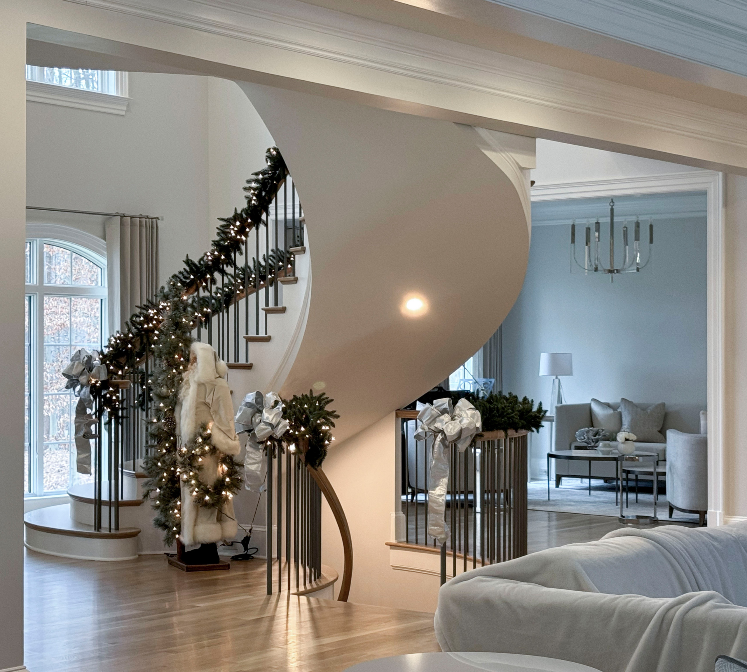 116_Elegant & Eye-catching Curved Staircase, Leesburg VA 20175