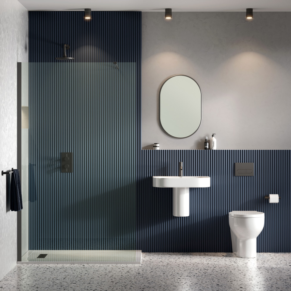 На фото: детская ванная комната среднего размера в стиле модернизм с синей плиткой, серыми стенами, полом из терраццо, раковиной с пьедесталом, белым полом, белой столешницей и тумбой под одну раковину с