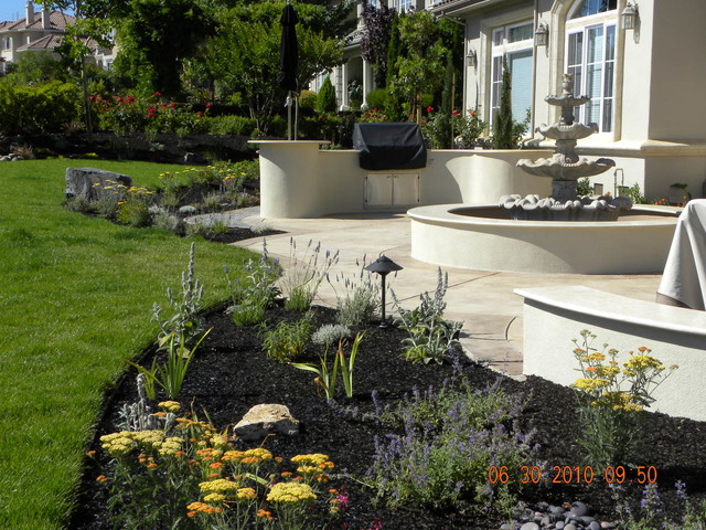 Structural Elements contemporary-garden
