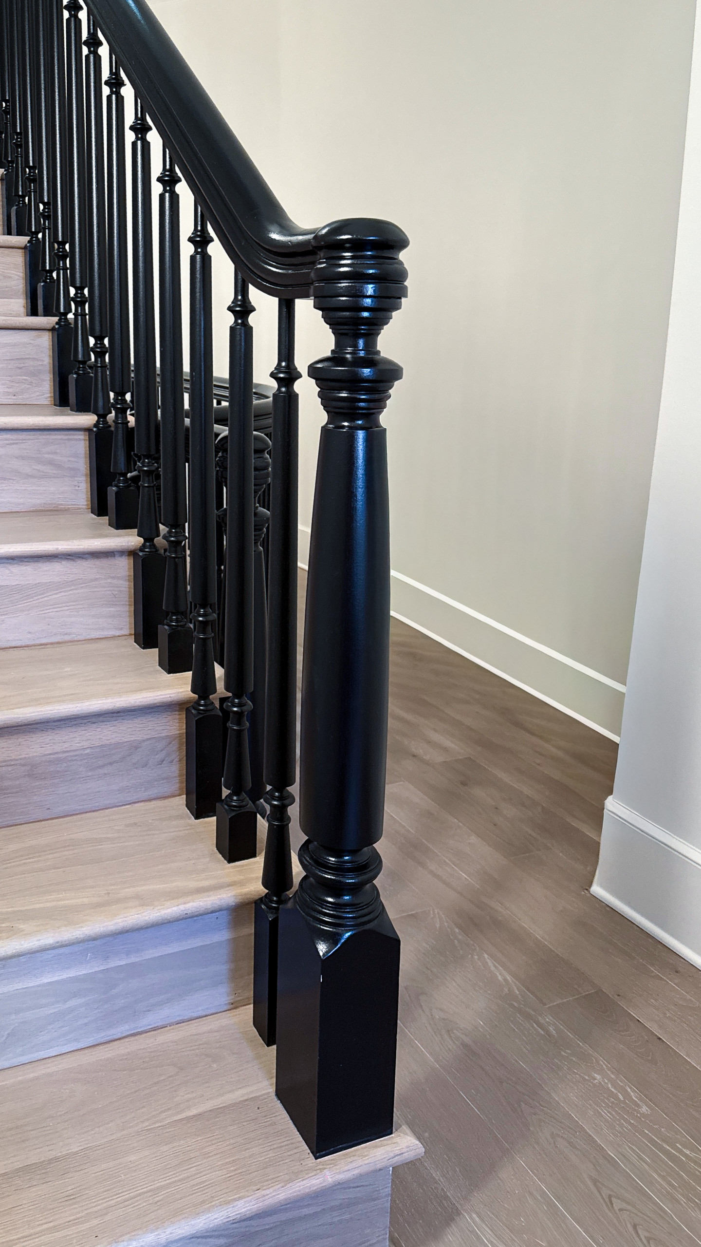 Project #154 | Classic & Chic Wood Railing