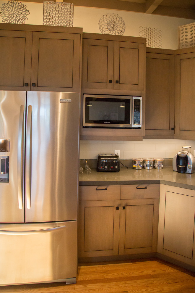 Kitchen - transitional kitchen idea