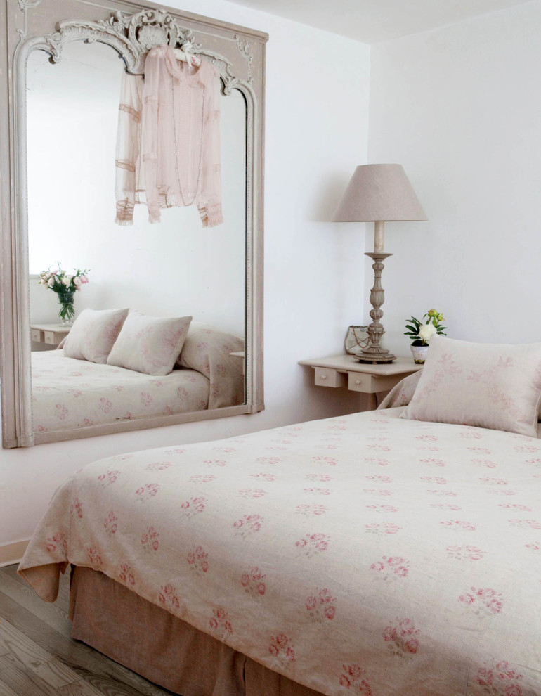 Design ideas for a traditional bedroom in Hampshire.
